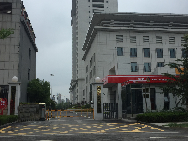 臨沂消防大隊道閘門(mén)案例
